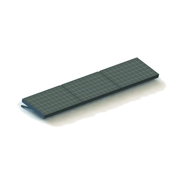 Brise-soleil Umbra Solar seul, vu de trois quarts : casquette de modules photovoltaïques sombres portée par ses bras de fixation.