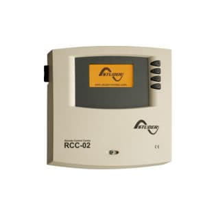 Commande à distance Studer RCC-02, l’une des douze références de la famille : boîtier beige à écran gris et quatre touches, sérigraphié « Remote Control Centre RCC-02 ».
